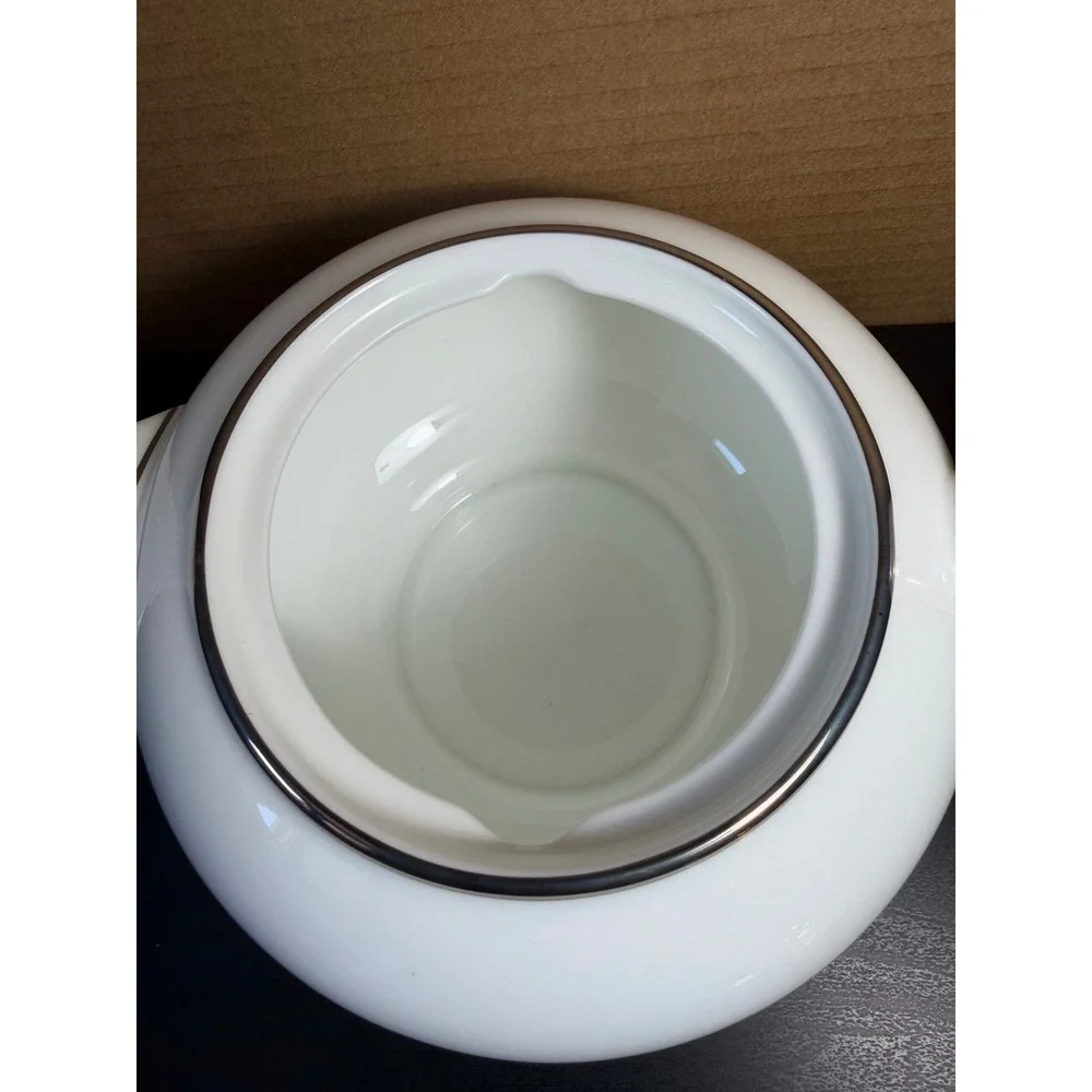 Wedgwood Carlyn W4302 Teapot Bone China Platinum Trim Made in England White